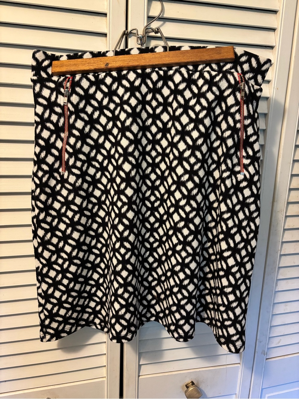 Le Lis Black and White Geometric A-Line Skirt with Red Zipper